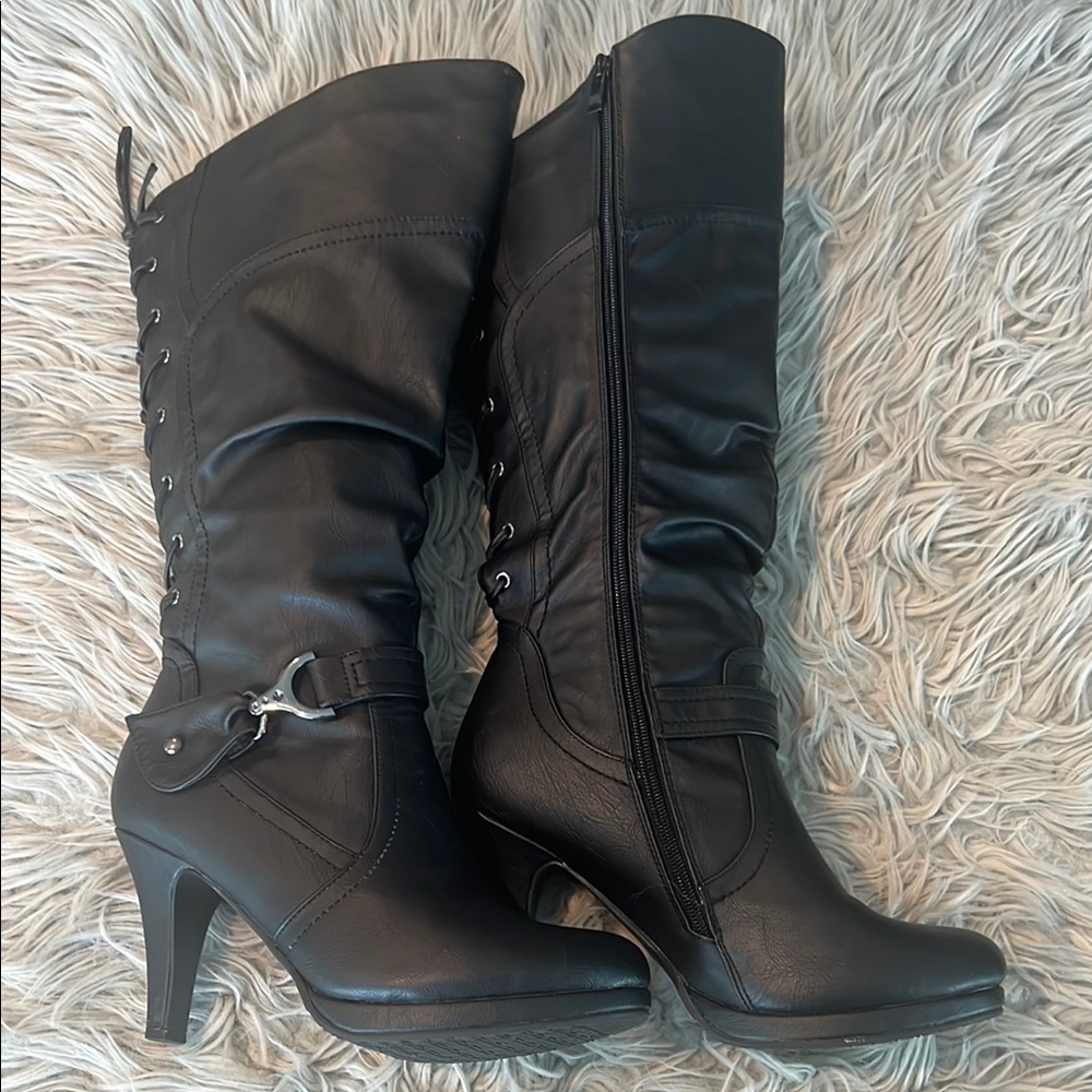 Elegant Black Lace-Up Heeled Boots - Picture 6 of 7
